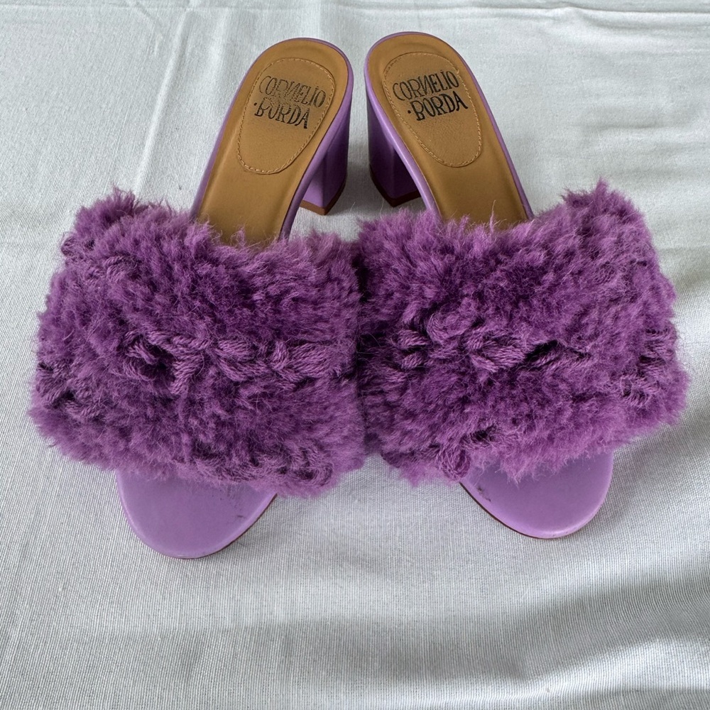 Cornelio Borda carpet mules